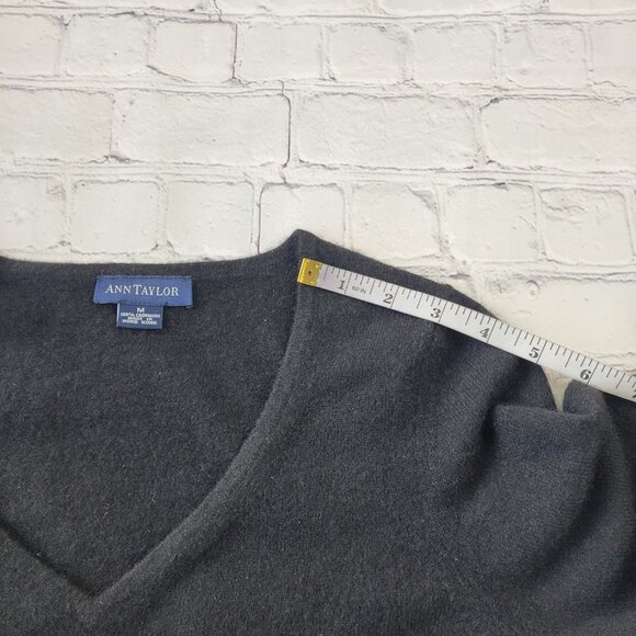 Ann Taylor Woman’s Black 100% cashmere v-neck pullover sweater size M - Picture 7 of 12